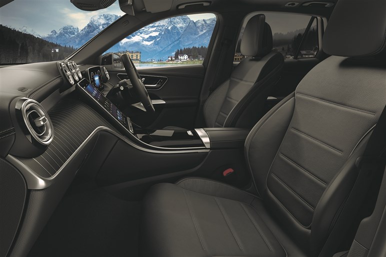 【安くなりました】メルセデス・ベンツの売れ線SUV「GLC」に“シンプル装備仕様”追加　アリかナシか