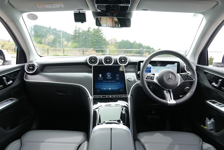 【安くなりました】メルセデス・ベンツの売れ線SUV「GLC」に“シンプル装備仕様”追加　アリかナシか