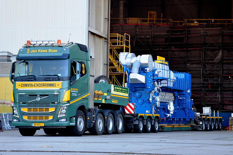 荷台や車軸数が変幻自在！ 超重量物を運ぶ世界のトレーラいろいろ