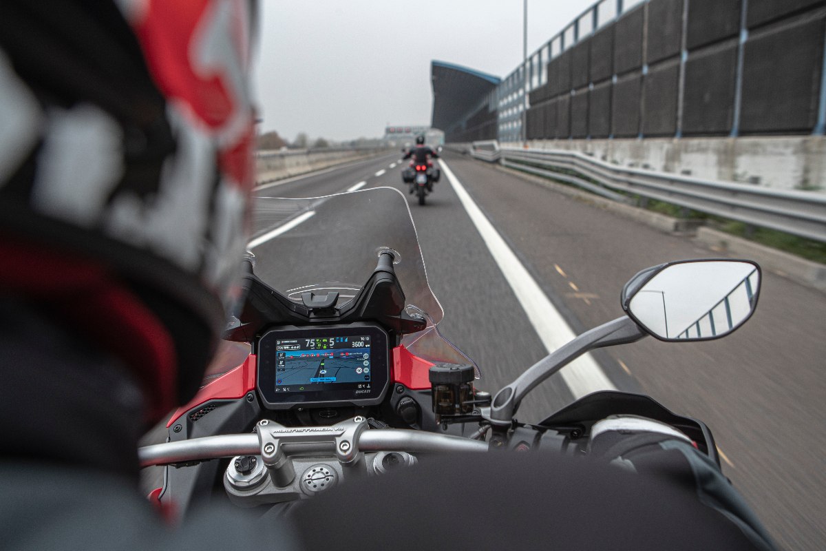 バイクでレベル1の自動運転技術が実用化 本気で頼れるハイテクメカがライダーをスーパーアシスト ベストカーweb 自動車情報サイト 新車 中古車 Carview