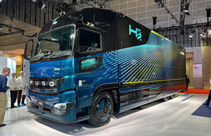 三菱ふそうが「あまりに外装がスタイリッシュすぎるトラック」JMSに出展 なぜこんなにブッ飛びデザインになったのか