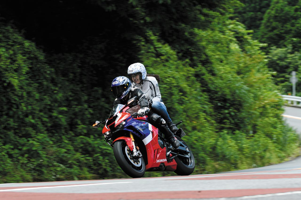 開発ライダーを務めた伊藤真一さんが初の公道試乗 ホンダ Cbr1000rr R Fireblade Sp 試乗インプレ 車両解説 Webオートバイ 自動車情報サイト 新車 中古車 Carview