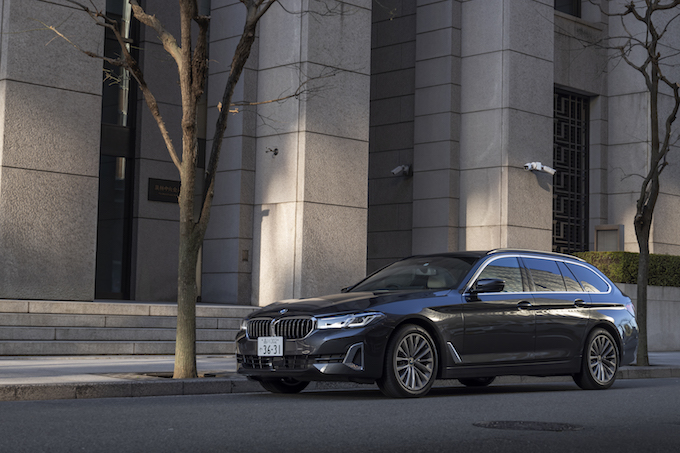 試乗 Bmw 5シリーズ ツーリング 523d 快適性が絶妙に走りを引き立てる バランスの取れた万能ステーションワゴン カーセンサー 自動車情報サイト 新車 中古車 Carview
