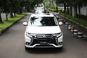 三菱 電動車普及の共同研究に向けてインドネシアにPHEV、EVを10台寄贈