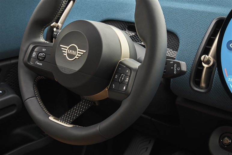 MINI史上最もビッグな新型SUV「カントリーマン」登場！ 先進的かつマッシブデザインに一新