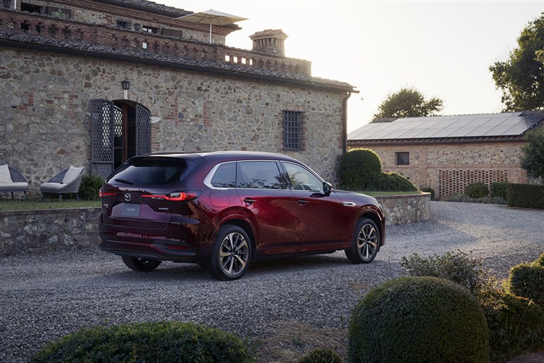 登場からもうすぐ1年、マツダの最上級SUV「CX-80」の現状は？ ライバルにない魅力も多数あるが販売苦戦が続く…