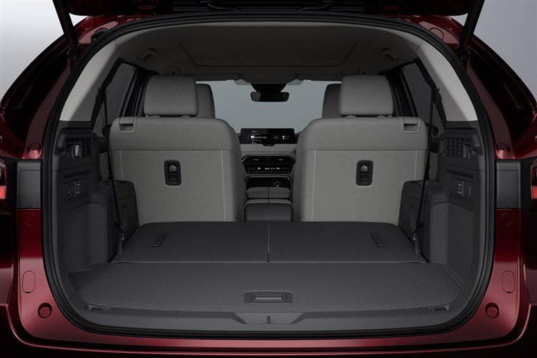 登場からもうすぐ1年、マツダの最上級SUV「CX-80」の現状は？ ライバルにない魅力も多数あるが販売苦戦が続く…