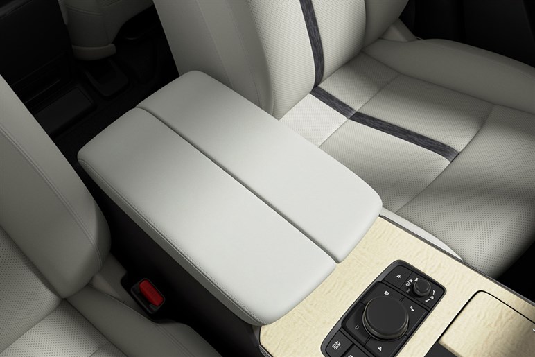 登場からもうすぐ1年、マツダの最上級SUV「CX-80」の現状は？ ライバルにない魅力も多数あるが販売苦戦が続く…