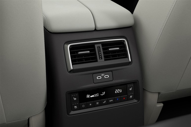 登場からもうすぐ1年、マツダの最上級SUV「CX-80」の現状は？ ライバルにない魅力も多数あるが販売苦戦が続く…