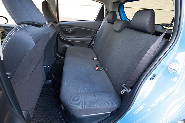 ヴィッツ ハイブリッド試乗 導入理由やアクアとの違いはどこに Carview 6ページ目 自動車情報サイト 新車 中古車 Carview