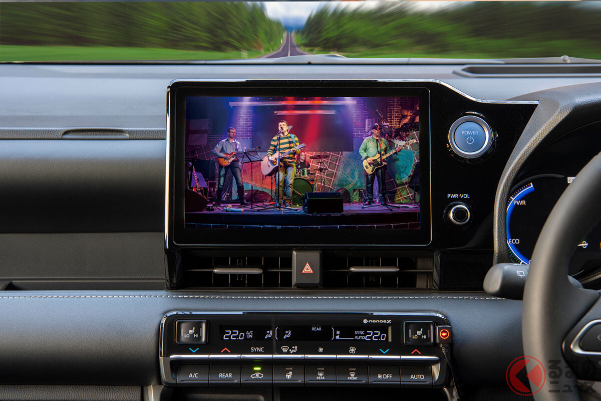トヨタ「ノア／ヴォクシー」で走行中にテレビが観られる！ データシステムからTV-KITが新発売