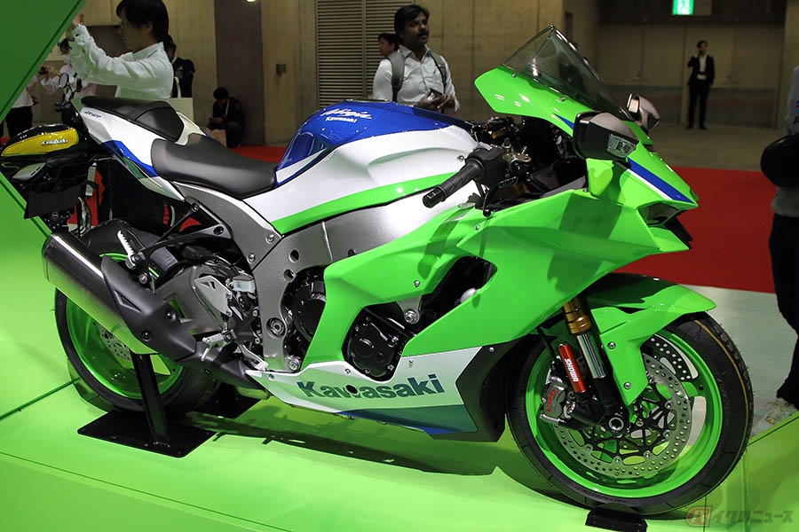 観賞用バイク　デカい！　70×25×10　位 カワサキ「Ninja ZX-10R 40th Anniversary」 Ninjaブランドの