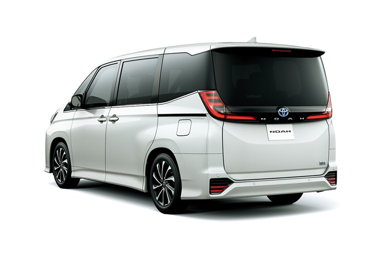 【2022新型】トヨタ「ノア」 幸せなのは2列目を超ロングスライドできる「7人乗り仕様」と上級グレード「Z」