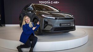 トヨタ C-HRがまったく新しいデザインで登場！初のトヨタ製コンパクトSUVの新型「トヨタC-HR+」の全情報！