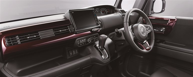 【トラブル注意】車売却に正解はあるのか？　買取・下取り双方のメリット・デメリットと、知っておきたい大切なコト