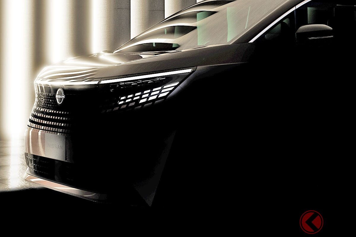 日産「新型エルグランド」ついに世界初公開へ！ 新たなティーザー画像に「期待できそうなデザイン」の声も！ “お洒落なボディカラー”もチラ見せ！ 2026年度発売の「4代目」に反響集まる！