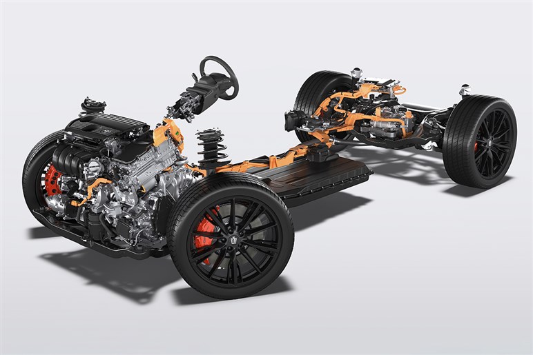 トヨタ「クラウンスポーツ」が一部改良で70周年記念仕様車を設定。新グレード「スポーツG」も追加…価格は520万円から