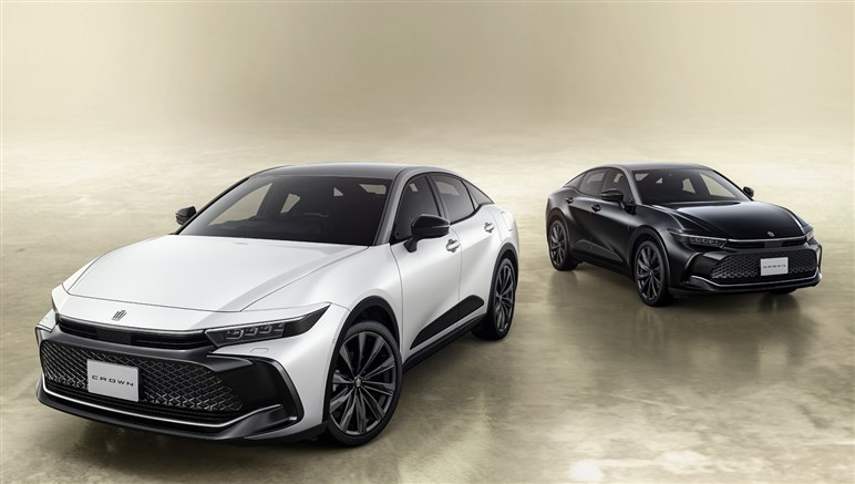 トヨタ「クラウンスポーツ」が一部改良で70周年記念仕様車を設定。新グレード「スポーツG」も追加…価格は520万円から