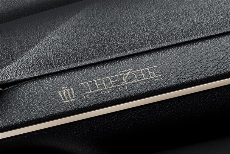 トヨタ「クラウンスポーツ」が一部改良で70周年記念仕様車を設定。新グレード「スポーツG」も追加…価格は520万円から