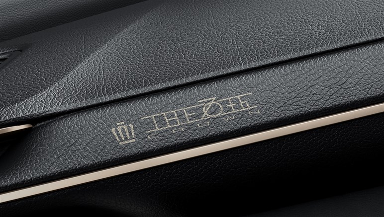 トヨタ「クラウンスポーツ」が一部改良で70周年記念仕様車を設定。新グレード「スポーツG」も追加…価格は520万円から