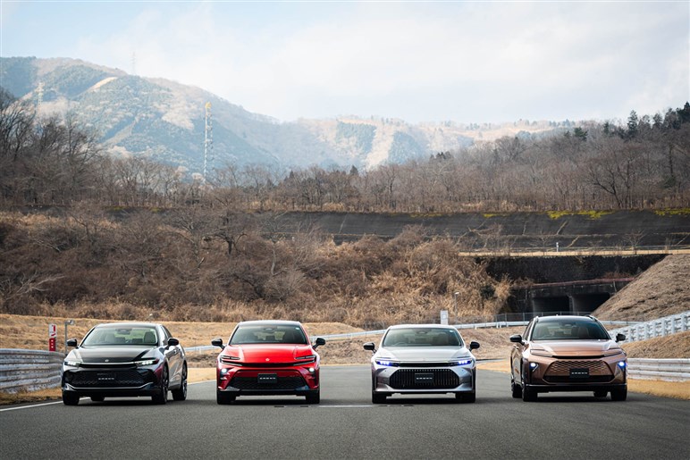 トヨタ「クラウンスポーツ」が一部改良で70周年記念仕様車を設定。新グレード「スポーツG」も追加…価格は520万円から