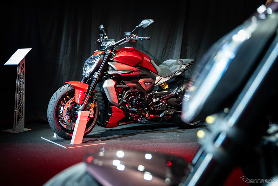 「168馬力のクルーザーおかしいだろ」ドゥカティのスポーツクルーザー『XディアベルV4』国内発売にSNSでは興奮の声