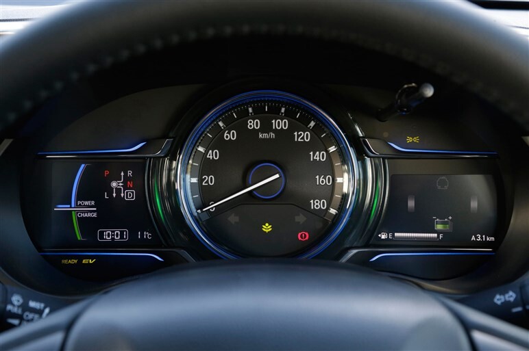 ファミリーセダン好調の理由は？ホンダ・グレイスに乗った