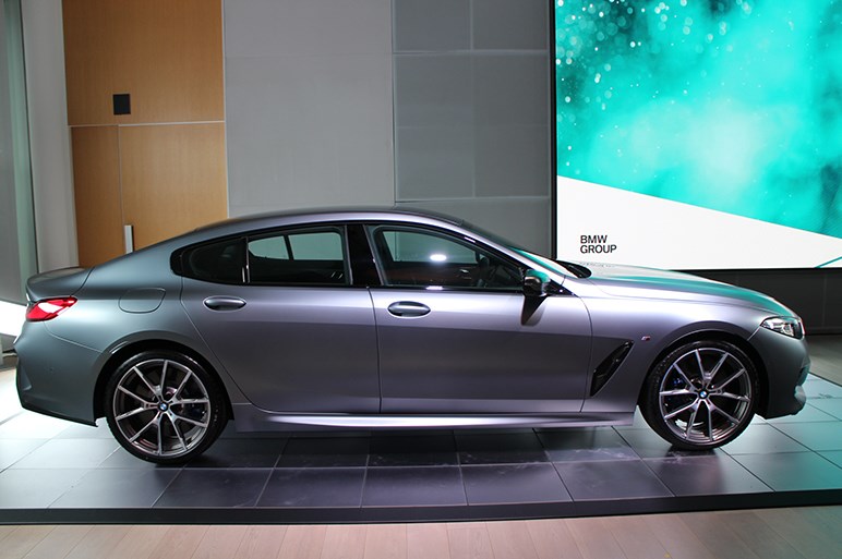 BMW、4ドアの8シリーズグランクーペを発売。ホイールベース拡大で広い室内に