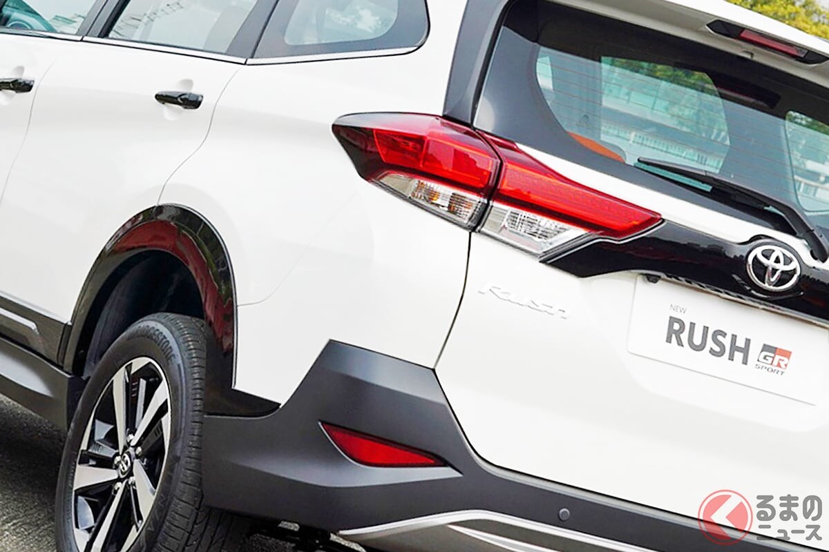 【インドネシア】5速MTあり！ トヨタ「コンパクト“3列”SUV」がスゴい！ 全長4.4m級の「ちょうどイイサイズ」！ 精悍「GRスポーツ」もある2代目「ラッシュ」とは