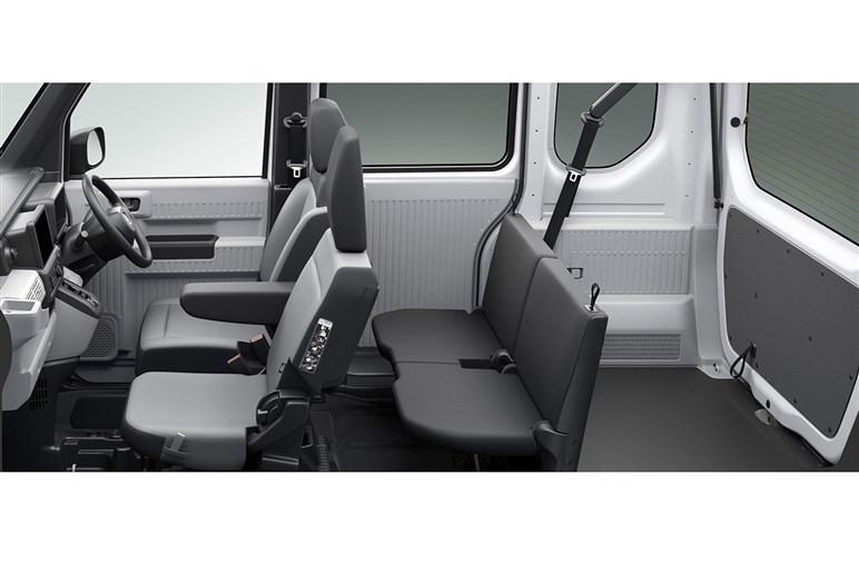 【一人乗りもあります】配送からアウトドアまで　ホンダの新商用バン「N-VAN e:」10月10日発売