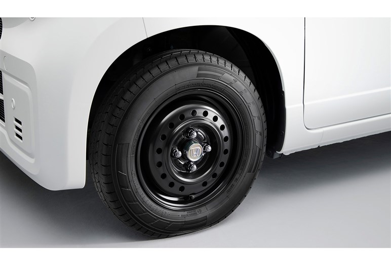【一人乗りもあります】配送からアウトドアまで　ホンダの新商用バン「N-VAN e:」10月10日発売