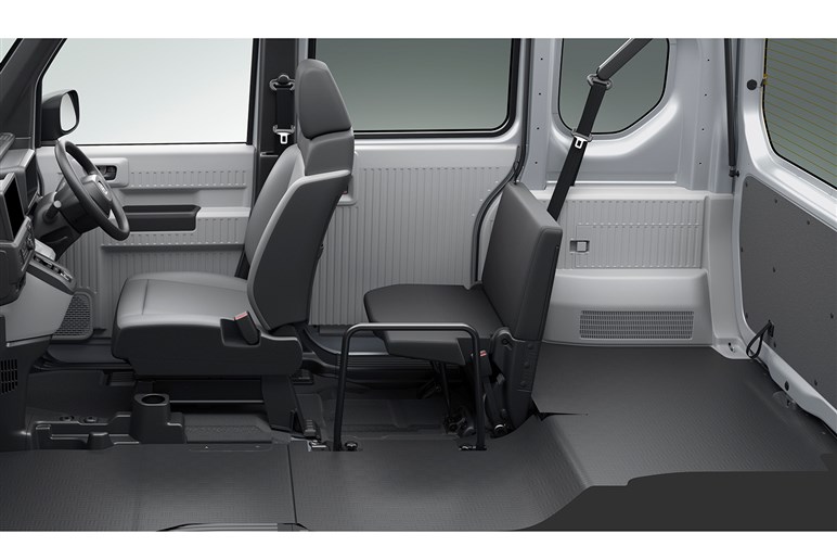 【一人乗りもあります】配送からアウトドアまで　ホンダの新商用バン「N-VAN e:」10月10日発売