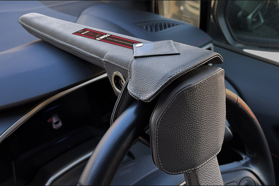 ハンドルロック　トヨタ／レクサス純正　未開封 トヨタ＆レクサス車に幅広く対応。トムスがステアリングロックを新発売