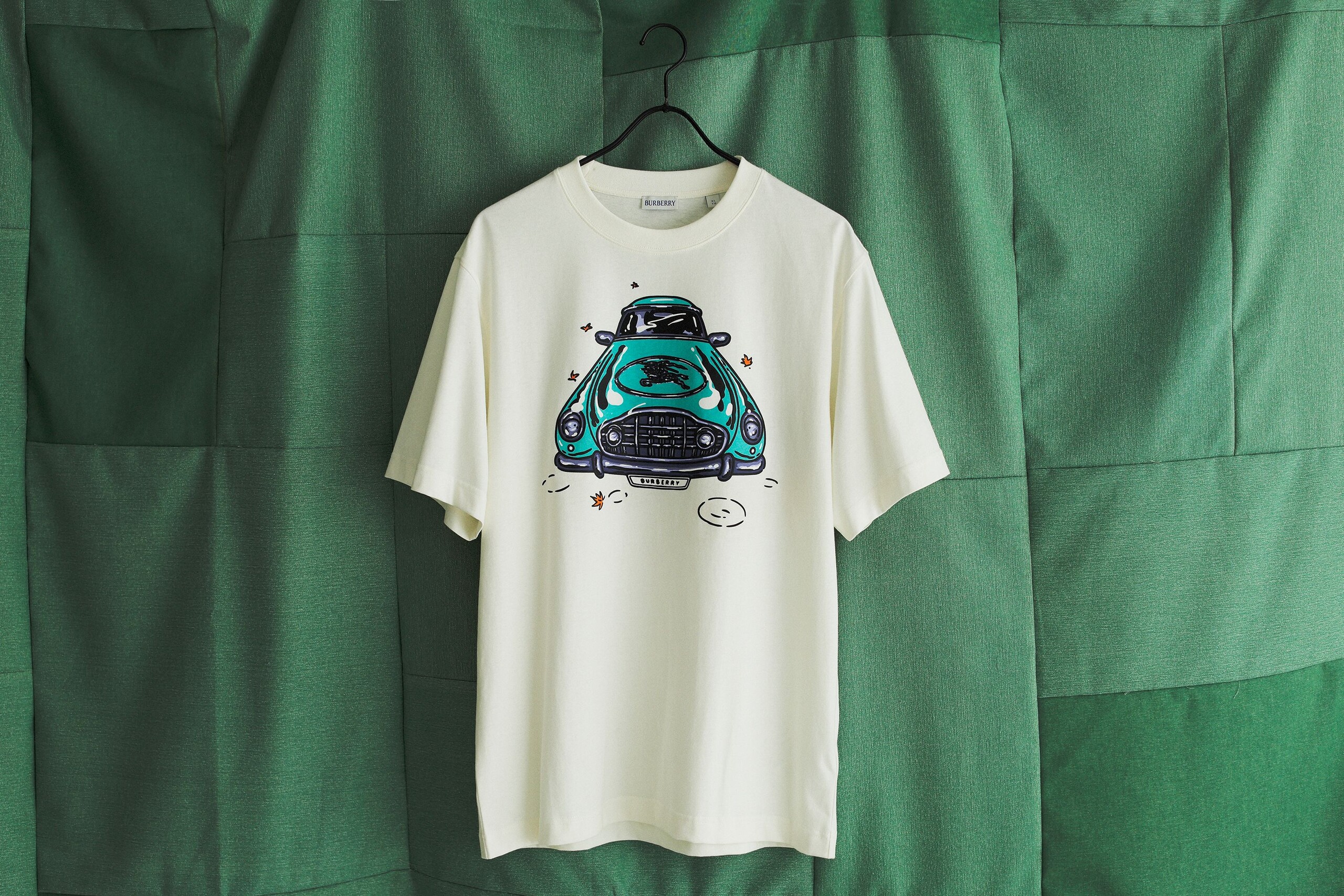 英国の伝統と革新が共存するバーバリー──2025年夏のTシャツ&カットソーコレクション
