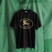英国の伝統と革新が共存するバーバリー──2025年夏のTシャツ&カットソーコレクション