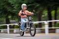 原付一種だけど自転車みたいな感覚で楽しめる!? 車重58kgで押し歩きもラクラク!!ダートフリーク「GE-N3(ゲンさん)」試乗 ～小野木里奈の○○○○○日和～