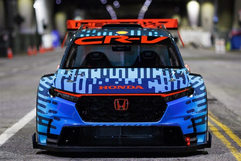 狼でなくチワワ!? F1レーサーが運転する“800馬力のCR-V”の走りが過激