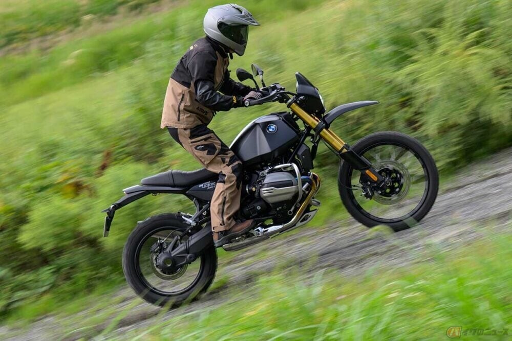 ネオクラシック系でありながらオフロードに本気!?　BMWモトラッド新型「R 12 G／S」の乗り味とは