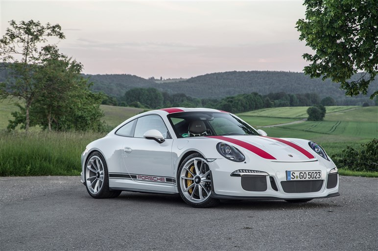 「911 R」に超速試乗。すべてを削ぎ落とした公道レーサーの実力は？