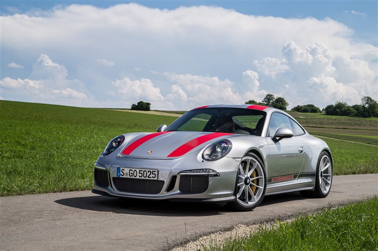 「911 R」に超速試乗。すべてを削ぎ落とした公道レーサーの実力は？