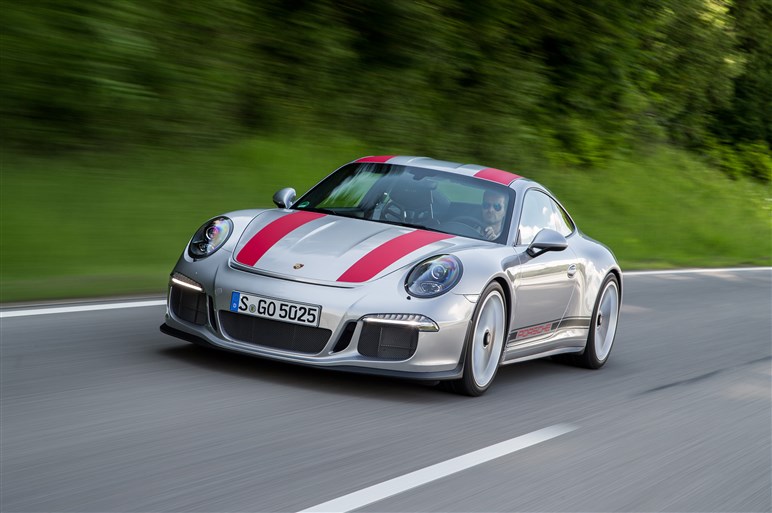 「911 R」に超速試乗。すべてを削ぎ落とした公道レーサーの実力は？