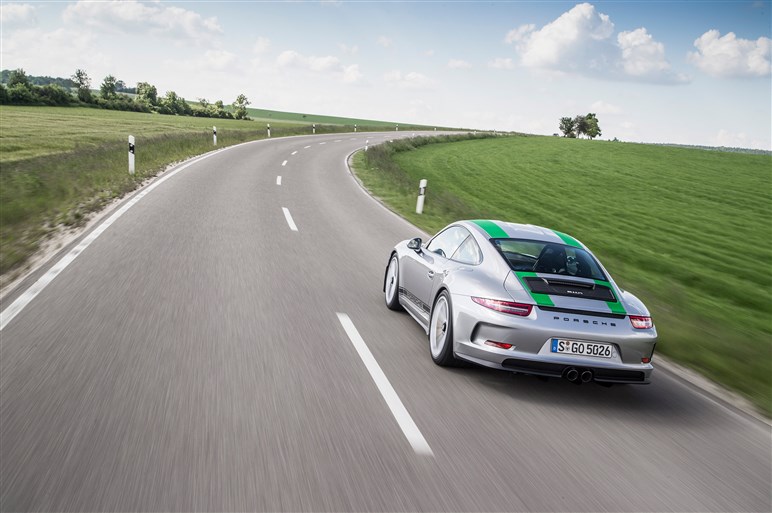 「911 R」に超速試乗。すべてを削ぎ落とした公道レーサーの実力は？