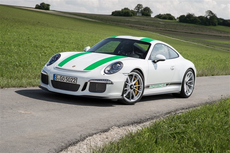 「911 R」に超速試乗。すべてを削ぎ落とした公道レーサーの実力は？