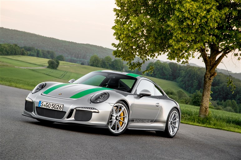 「911 R」に超速試乗。すべてを削ぎ落とした公道レーサーの実力は？