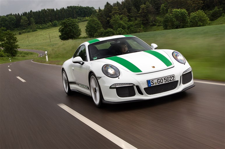 「911 R」に超速試乗。すべてを削ぎ落とした公道レーサーの実力は？