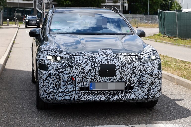 EVフラッグシップに黄信号？ 北米でメルセデス・ベンツ「EQSシリーズ」の販売が半減。セダンに続いてSUVも路線修正へ