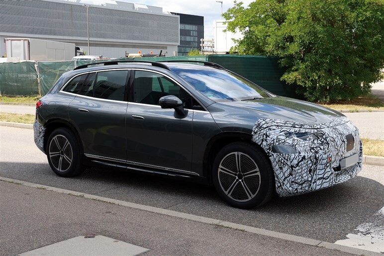 EVフラッグシップに黄信号？ 北米でメルセデス・ベンツ「EQSシリーズ」の販売が半減。セダンに続いてSUVも路線修正へ