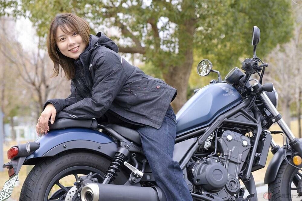 見た目は大型の大迫力！ 走りと操作性は中型の扱いやすさ！ ホンダ「レブル500」はそんなちょうど良さを兼ね備えた大型入門クルーザー