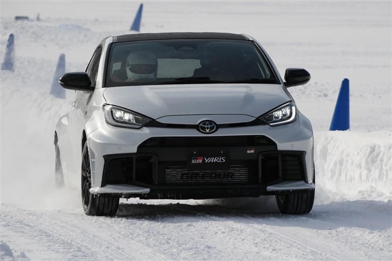 正直コレはスゴイ。楽しすぎる…雪上で確かに実感した新型「GRカローラ」のマニアックすぎる進化の中身