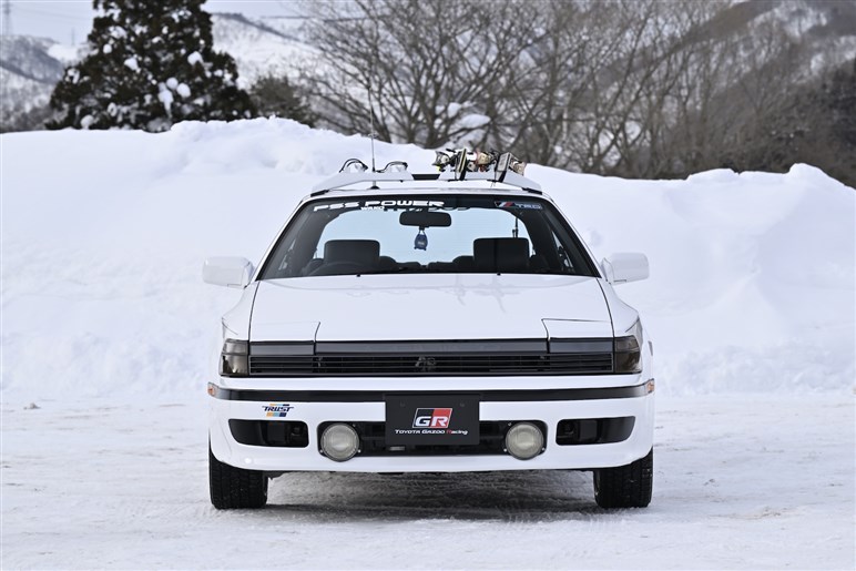 正直コレはスゴイ。楽しすぎる…雪上で確かに実感した新型「GRカローラ」のマニアックすぎる進化の中身